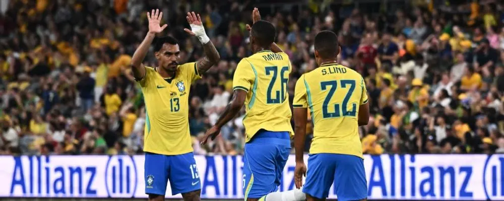 Matheuzinho é sincero sobre estreia e diz que pressão na Seleção é 'muito maior' que em Corinthians e Flamengo: 'Tem que ter casca'