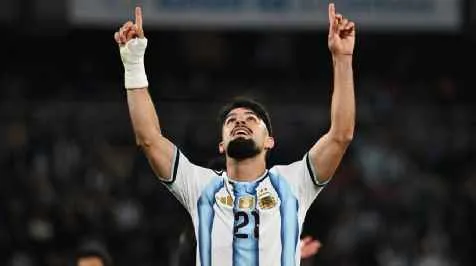 'Impacto imediato' e 'cornetada leve': como imprensa argentina reagiu às atuações de Flaco e Giay em goleada contra a Bolívia