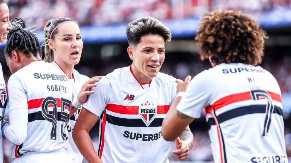 São Paulo segura empate com Corinthians no Morumbis e é campeão do Brasileirão feminino