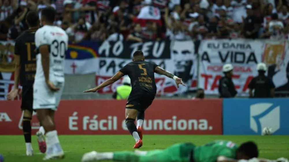 Santa Cruz garante classificação antecipada e retorna à Série B do Brasileirão depois de nove anos