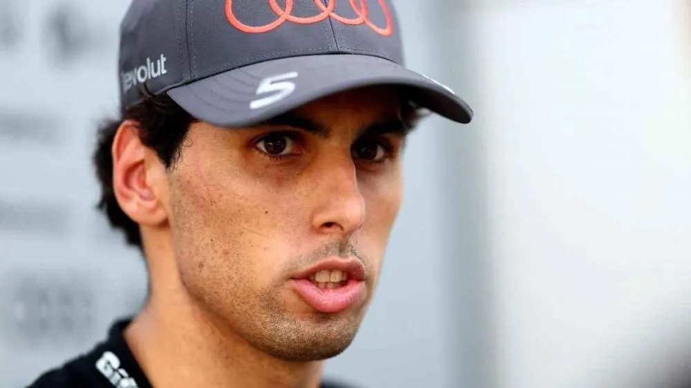 Bortoleto admite erro em batida no GP do Bahrein, pede desculpas a Sainz e lamenta: 'Foi um domingo difícil'