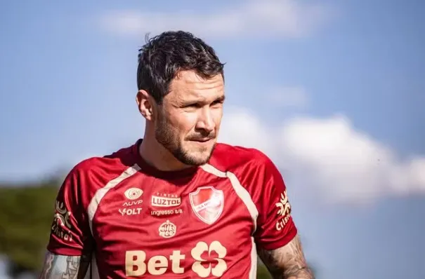 Vila Nova pode ter desfalque na zaga para defender a liderança da Série B contra o Cuiabá