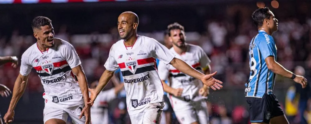 Lucas Moura volta aos treinos sem restrição no São Paulo e tem data certa para retornar aos gramados